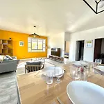 Centre Cours Napoleon Apartment