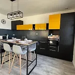 Centre Cours Napoleon Apartment