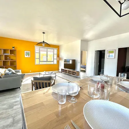 Centre Cours Napoleon Apartment