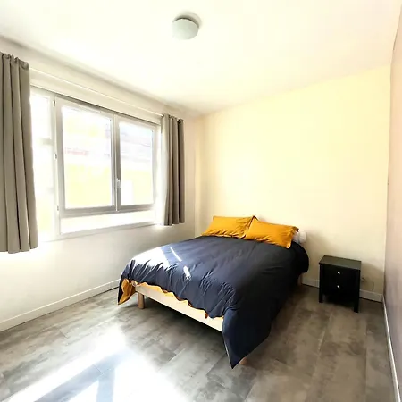 Centre Cours Napoleon Apartment