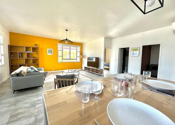 Centre Cours Napoleon Apartment