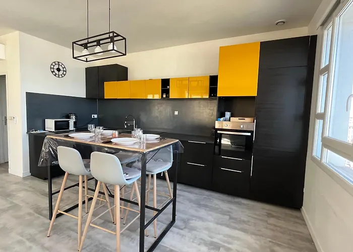 Centre Cours Napoleon Apartment