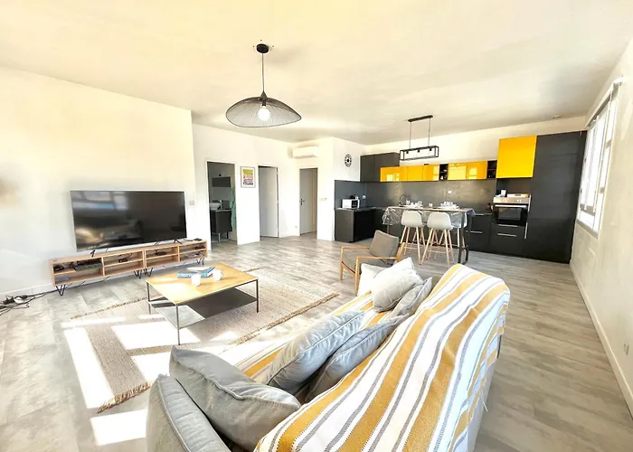 Centre Cours Napoléon * Ajaccio (Corsica)